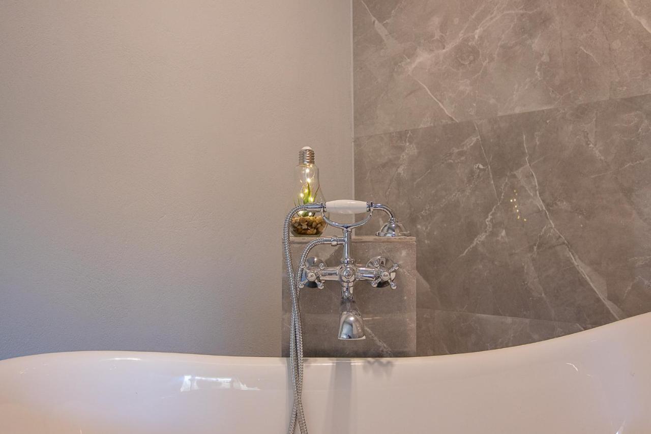Georgianna'S Suite With Private Pool , 'Greysuite' Kómboi Exterior foto