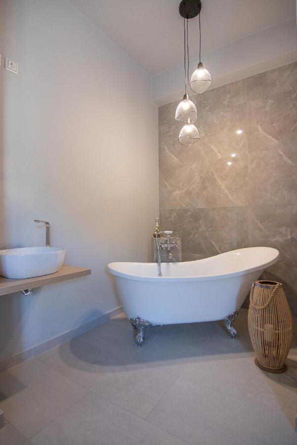 Georgianna'S Suite With Private Pool , 'Greysuite' Kómboi Exterior foto